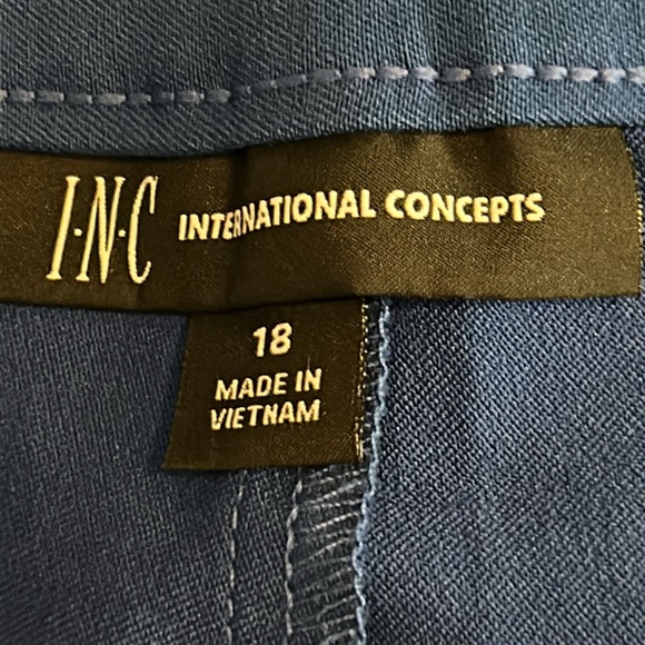 NWT Inc shorts - Picture 7 of 10